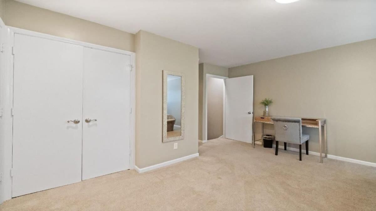 Gorgeous 2 Bedroom Near Carowinds - Patio - Pool *