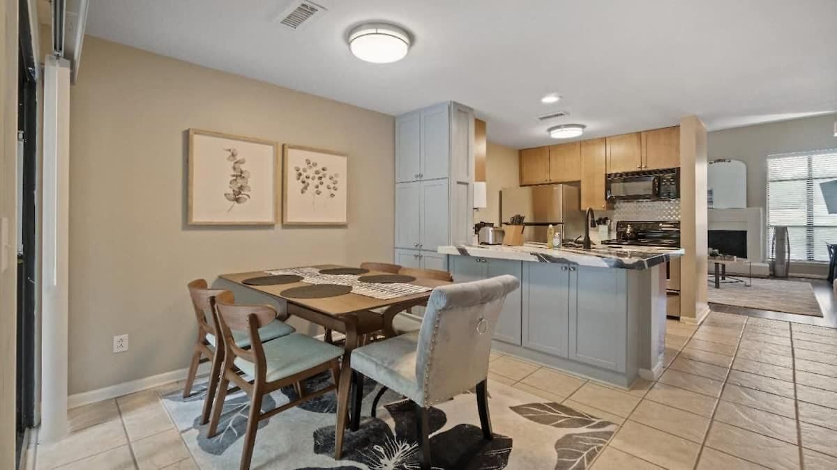 Gorgeous 2 Bedroom Near Carowinds - Patio - Pool