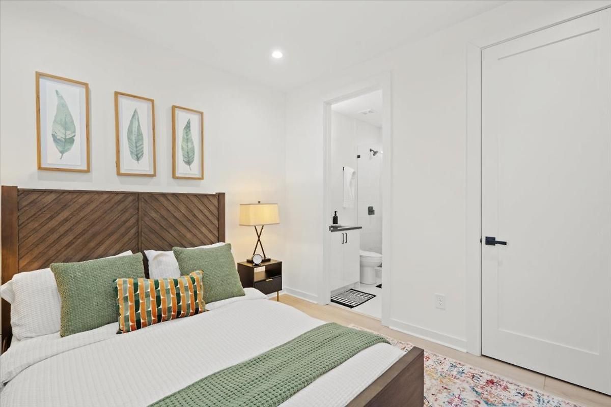 2 Unit Modern Close To Uptown *