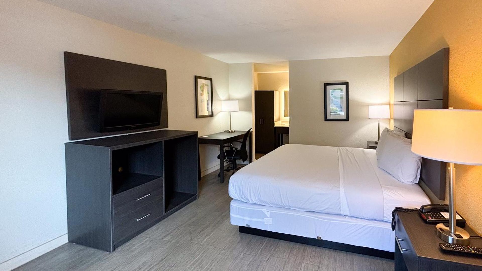 Hotel 6 Charlotte, Nc Northlake 4*