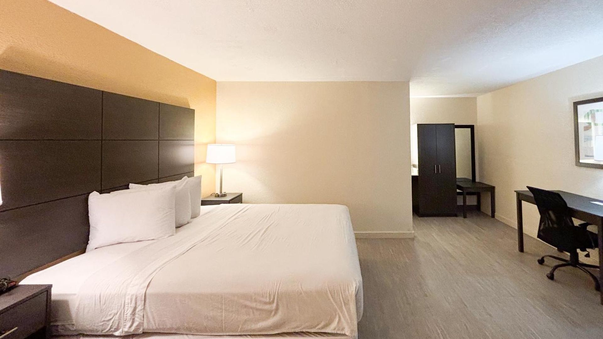6 Charlotte, Nc Northlake Hotel 4*