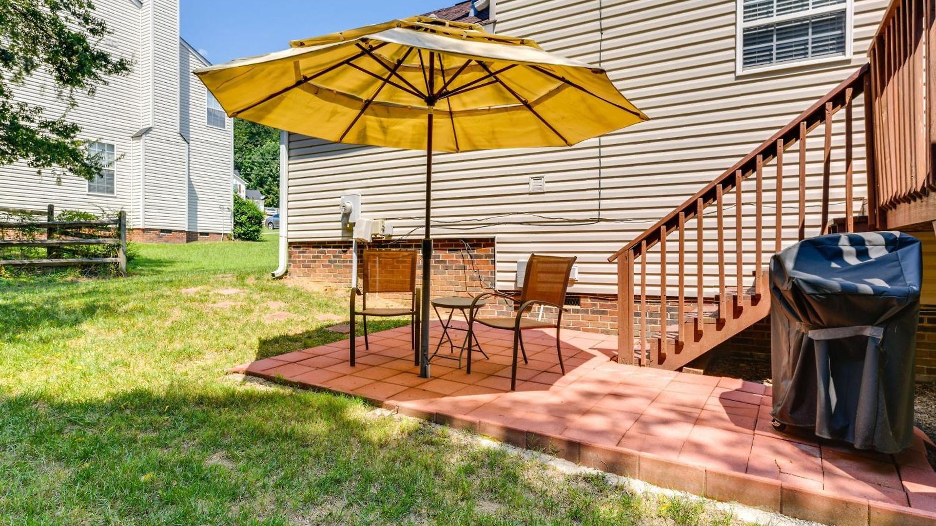 Near Uncc! Family Retreat W/ Deck Holiday home