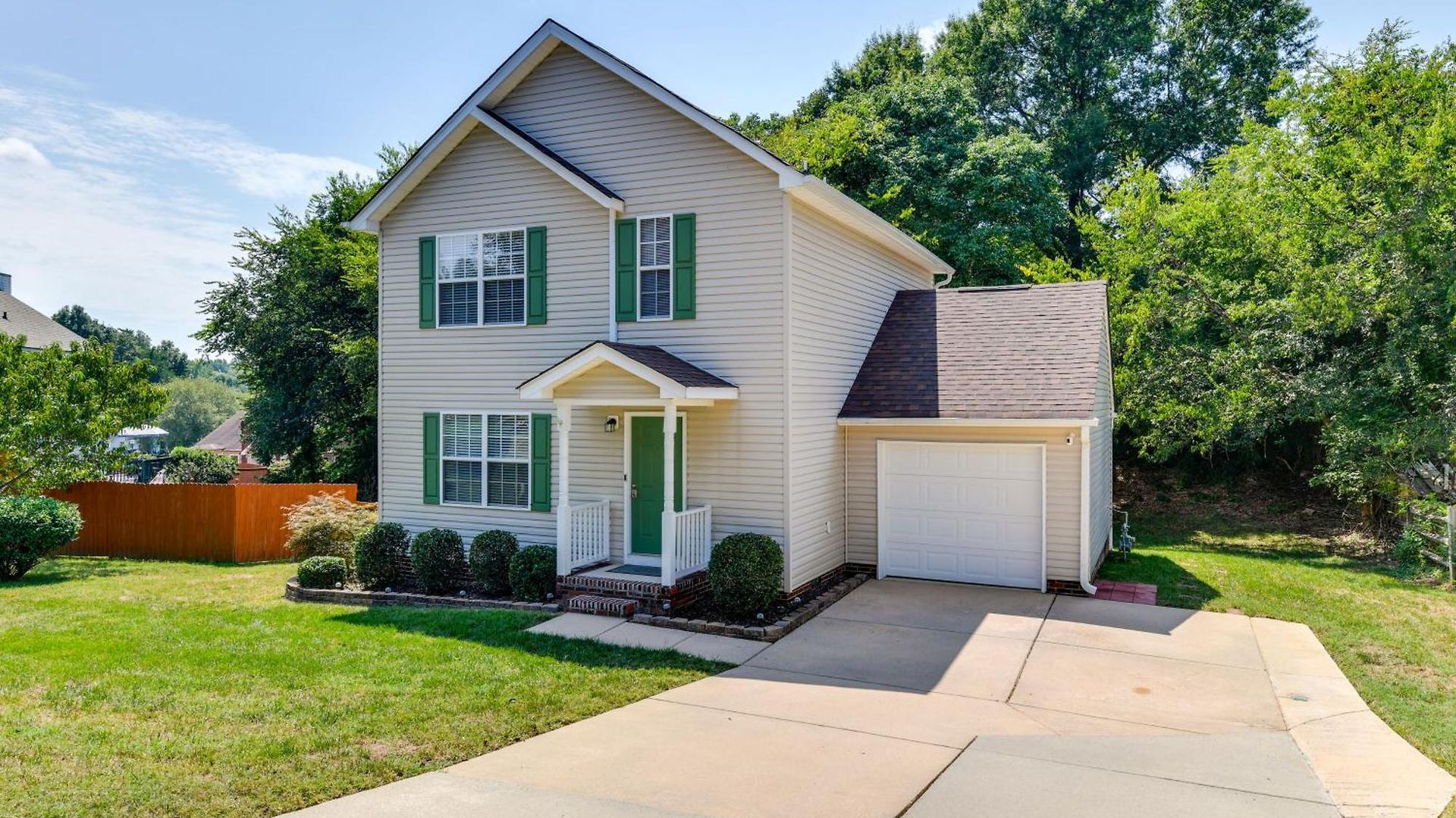 Near Uncc! Family Retreat W/ Deck Holiday home *