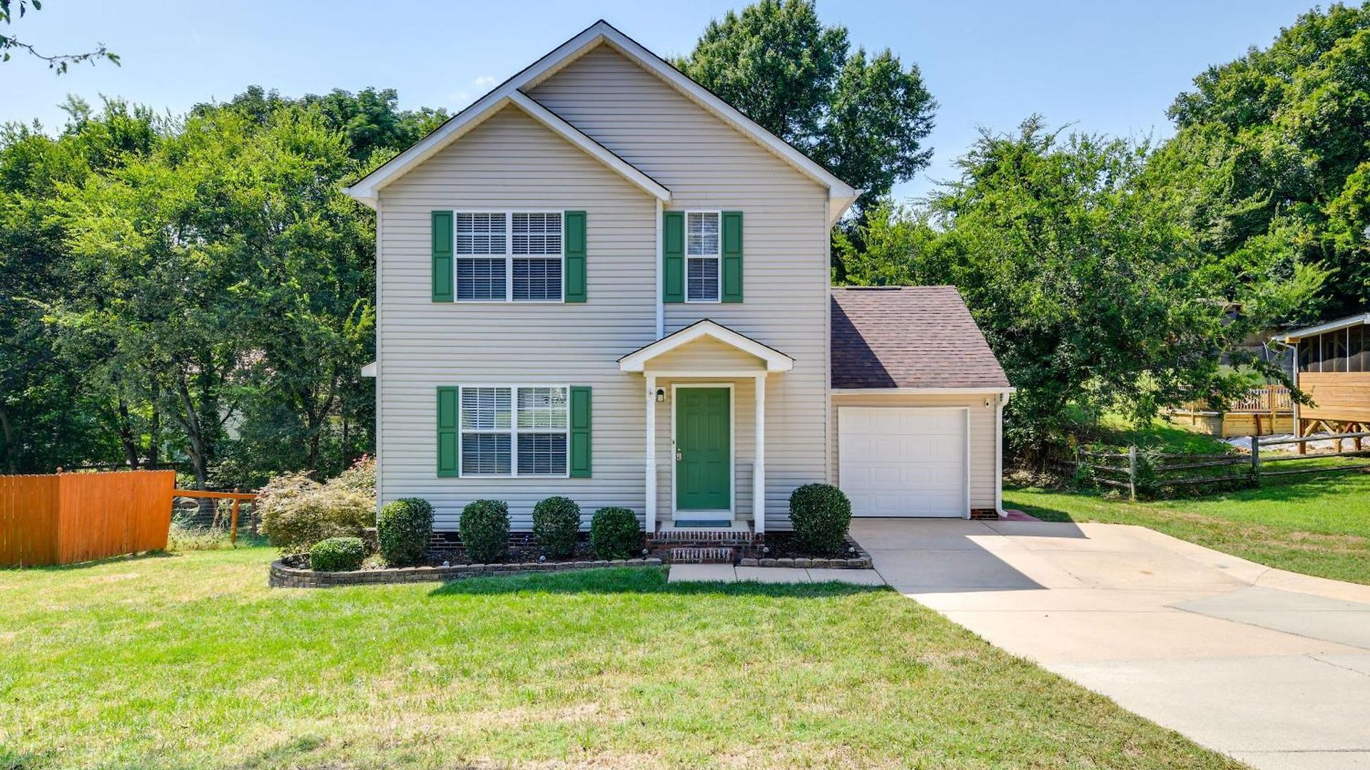 Holiday home Near Uncc! Family Retreat W/ Deck Charlotte