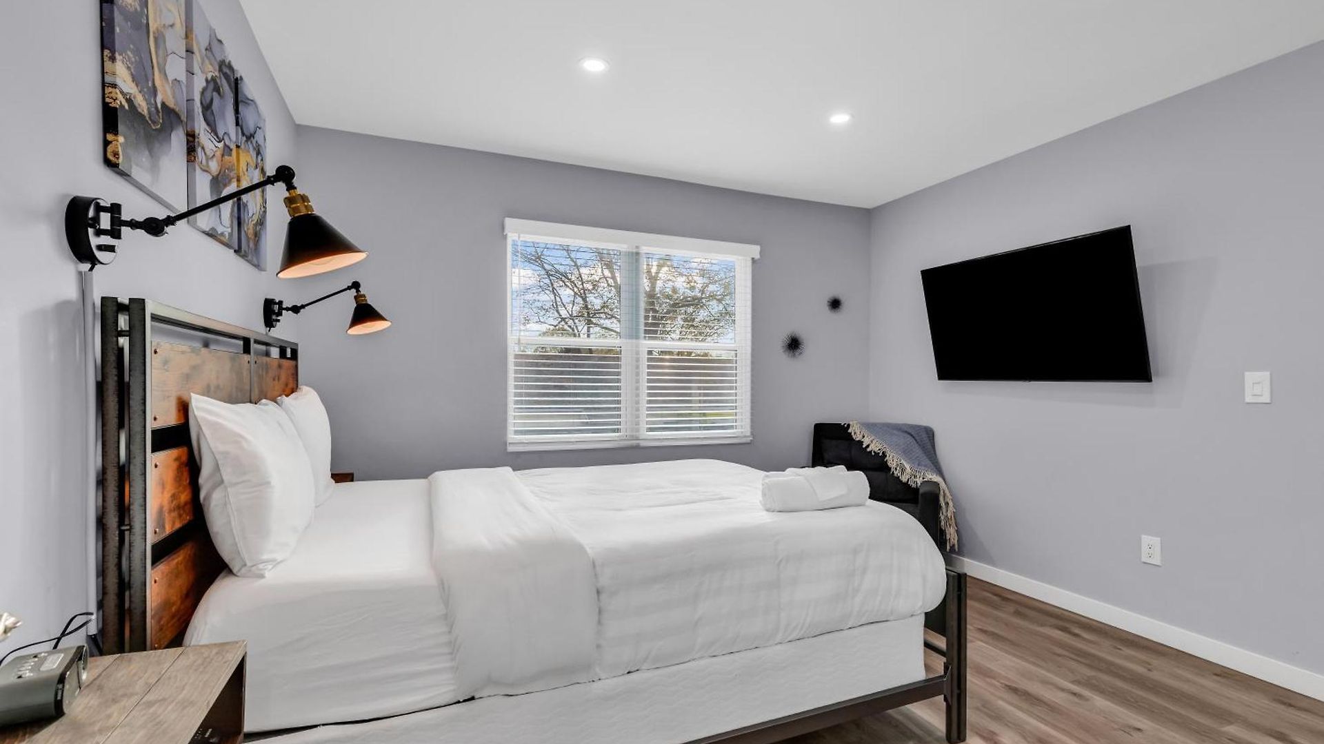 Spacious 4br
