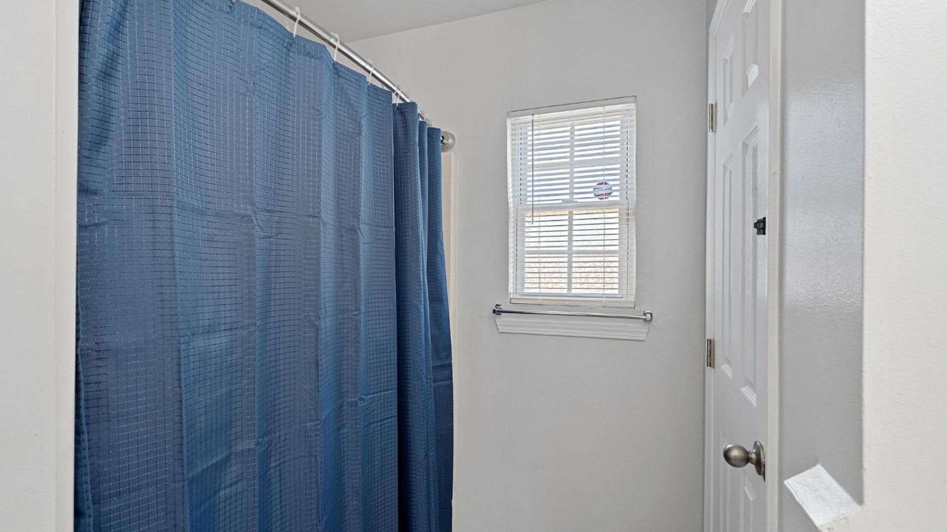 Cozy 4br Near Uptown -king Bed- Jacuzzi Holiday home