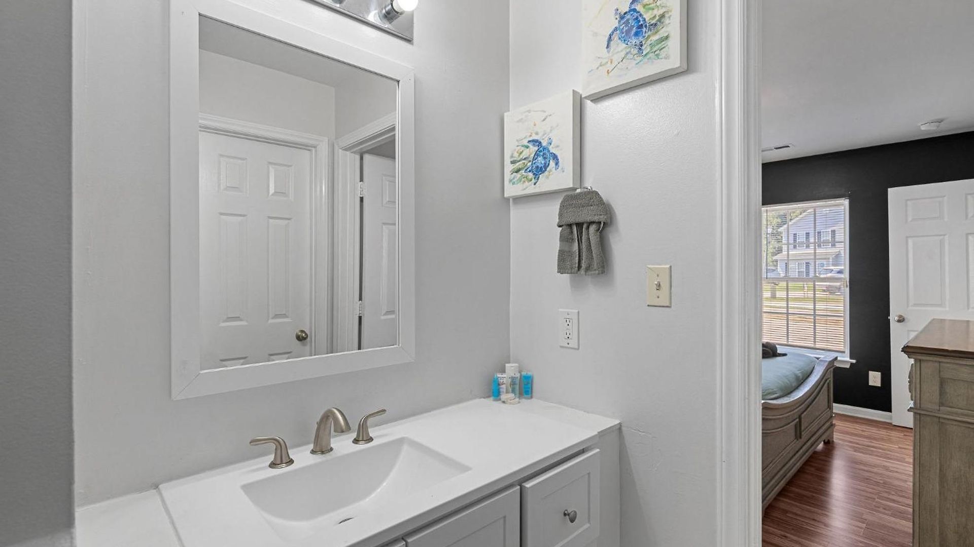 Cozy 4br Near Uptown -king Bed- Jacuzzi Holiday home *