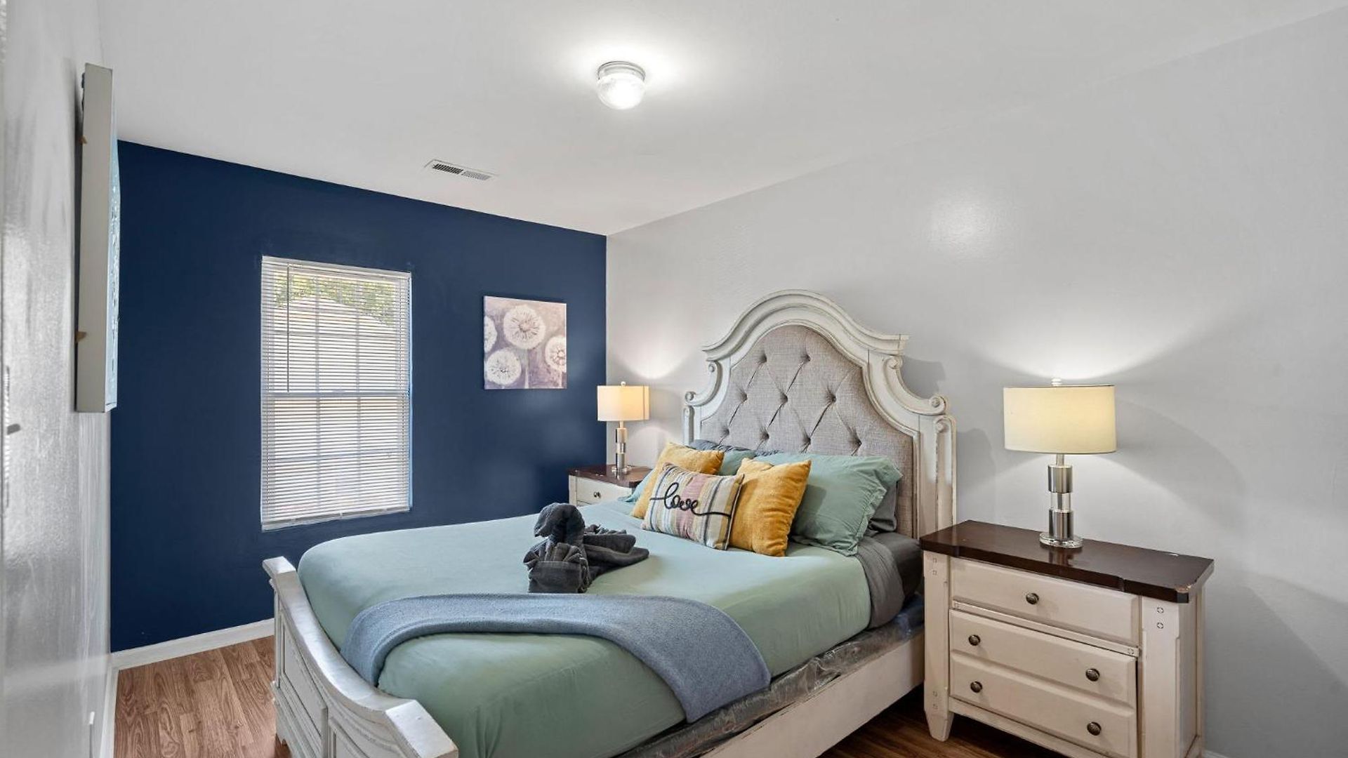 Cozy 4br Near Uptown -king Bed- Jacuzzi Holiday home *