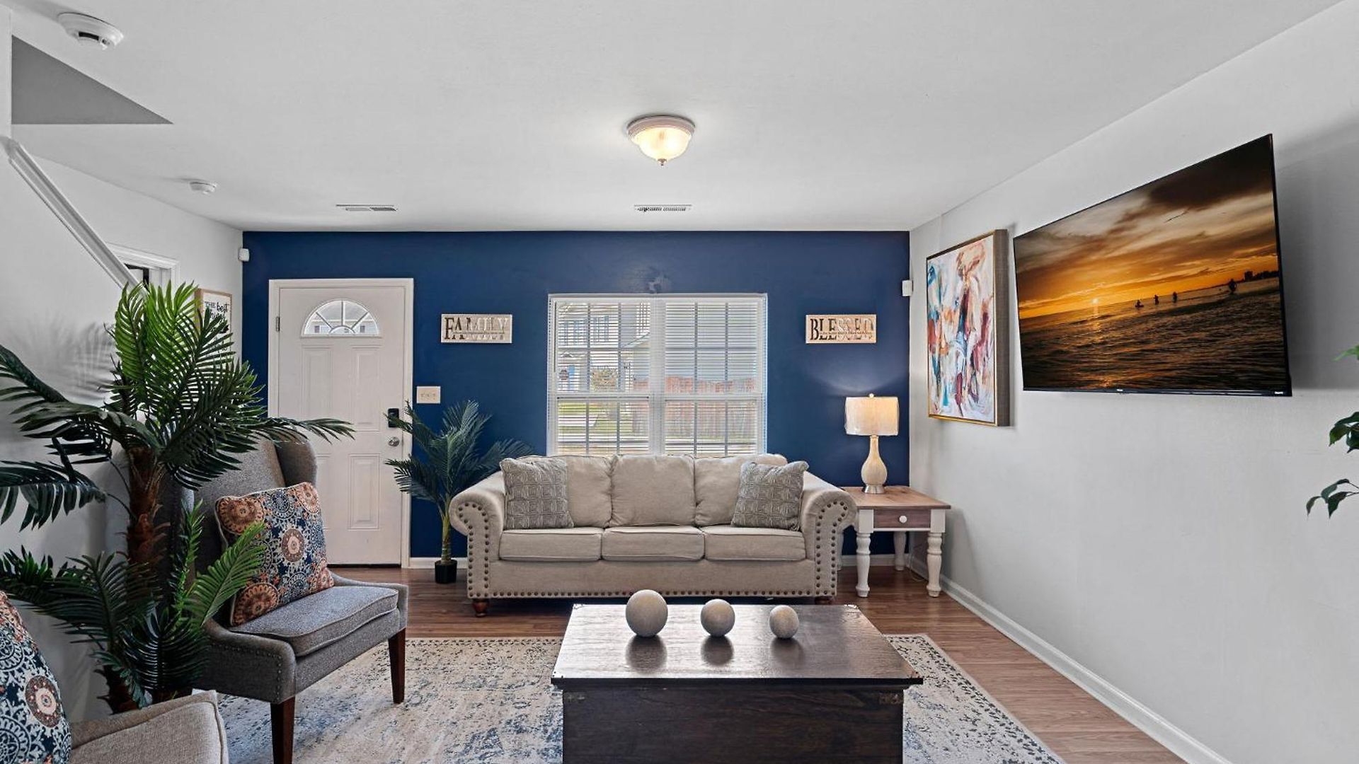 Cozy 4br Near Uptown -king Bed- Jacuzzi Holiday home *