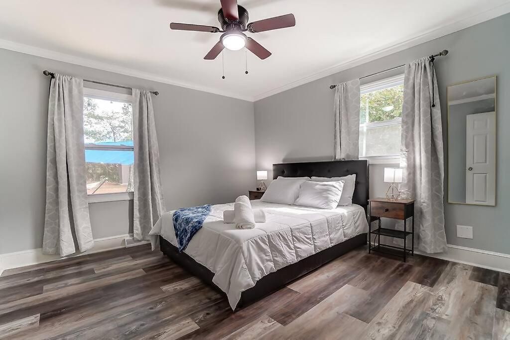 3br Getaway, Hot Tub & Mini Golf Fun *