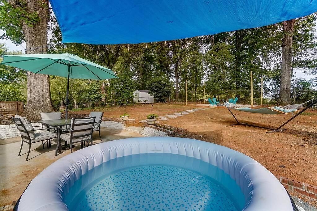 3br Getaway, Hot Tub & Mini Golf Fun *