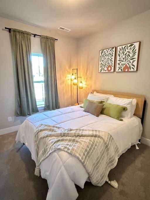 Modern Chic In Trendy Noda Midwood Districts