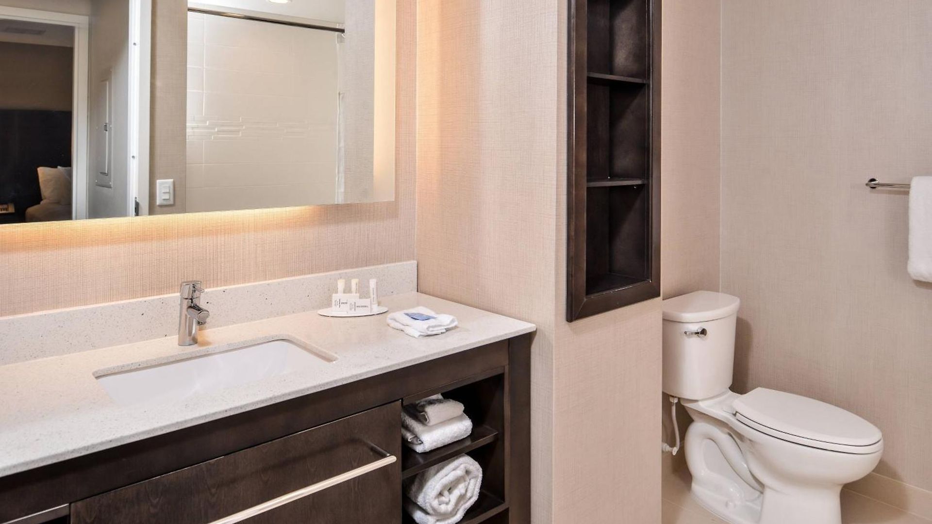 By Marriott Northlake Hotel