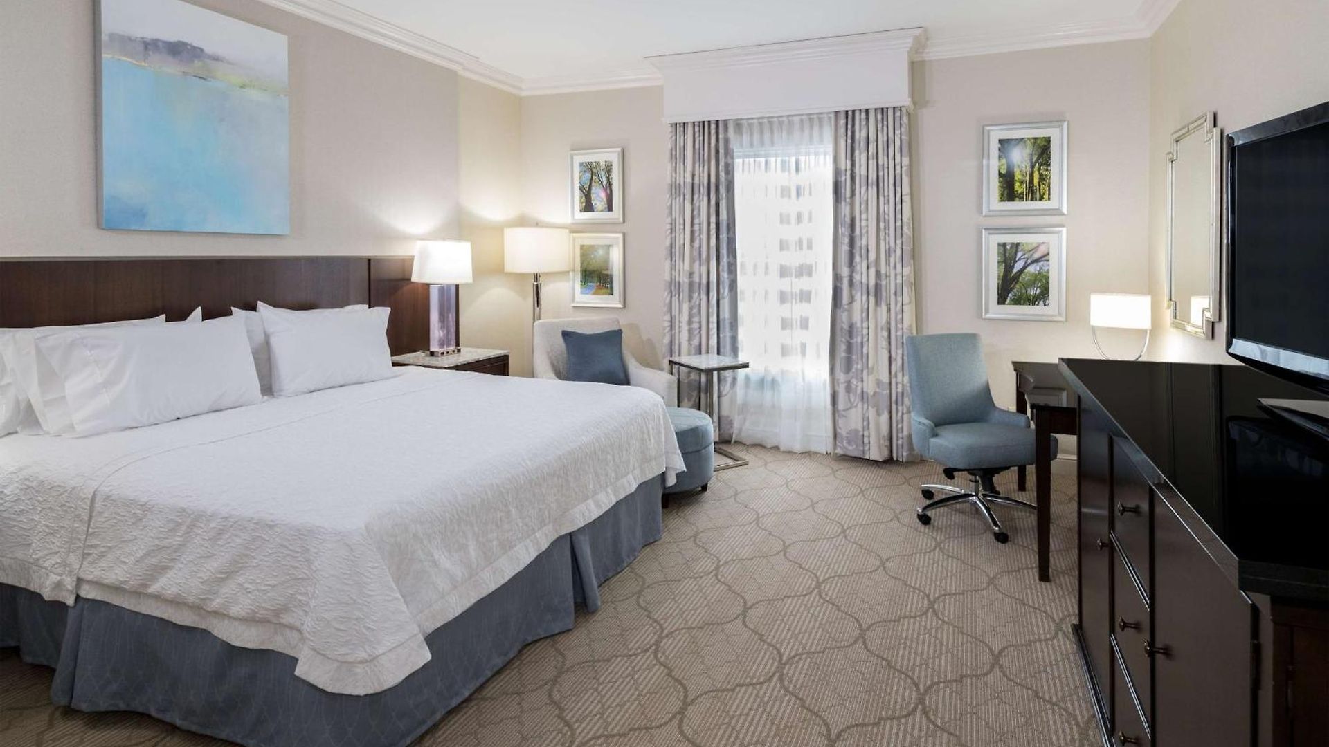 Hampton & South Park At Phillips Place Hotel 3*