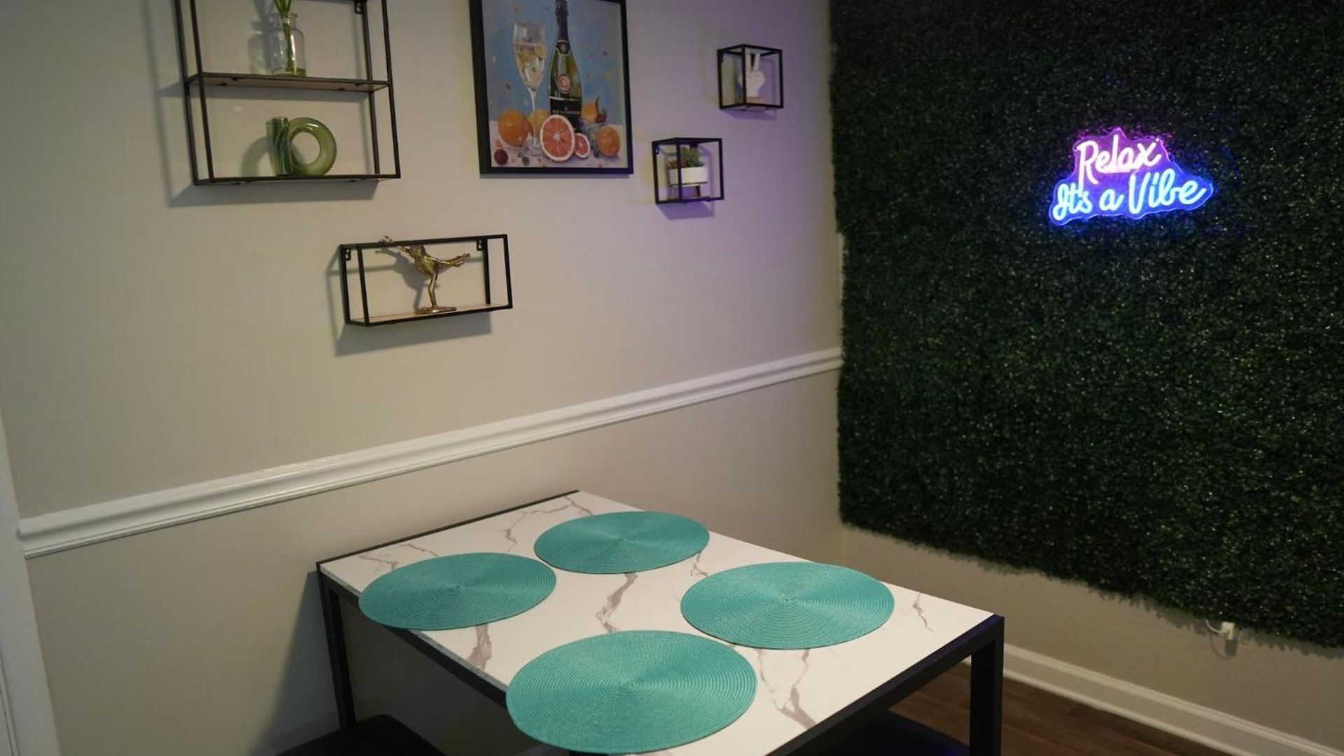 Luxury & Convenience In South End Apartment *