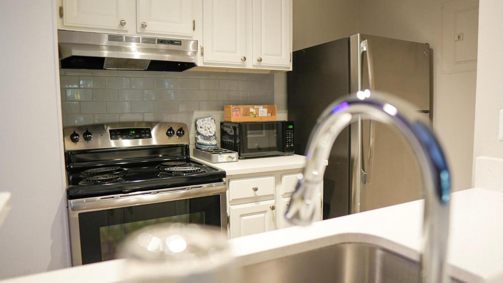 Apartment Luxury & Convenience In South End *