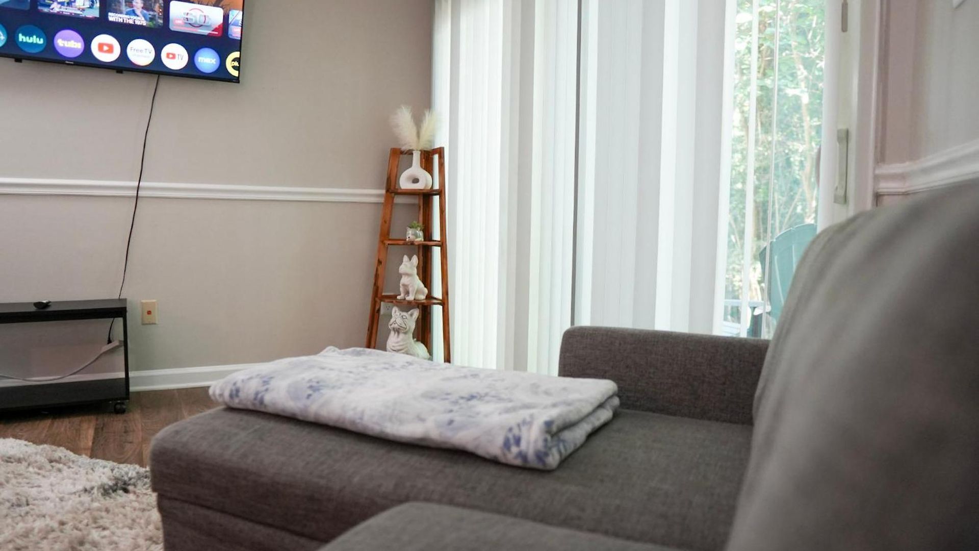 Luxury & Convenience In South End Apartment *