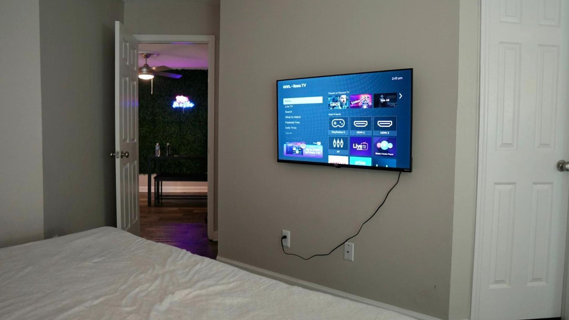 Deluxe Luxury & Convenience Apartment