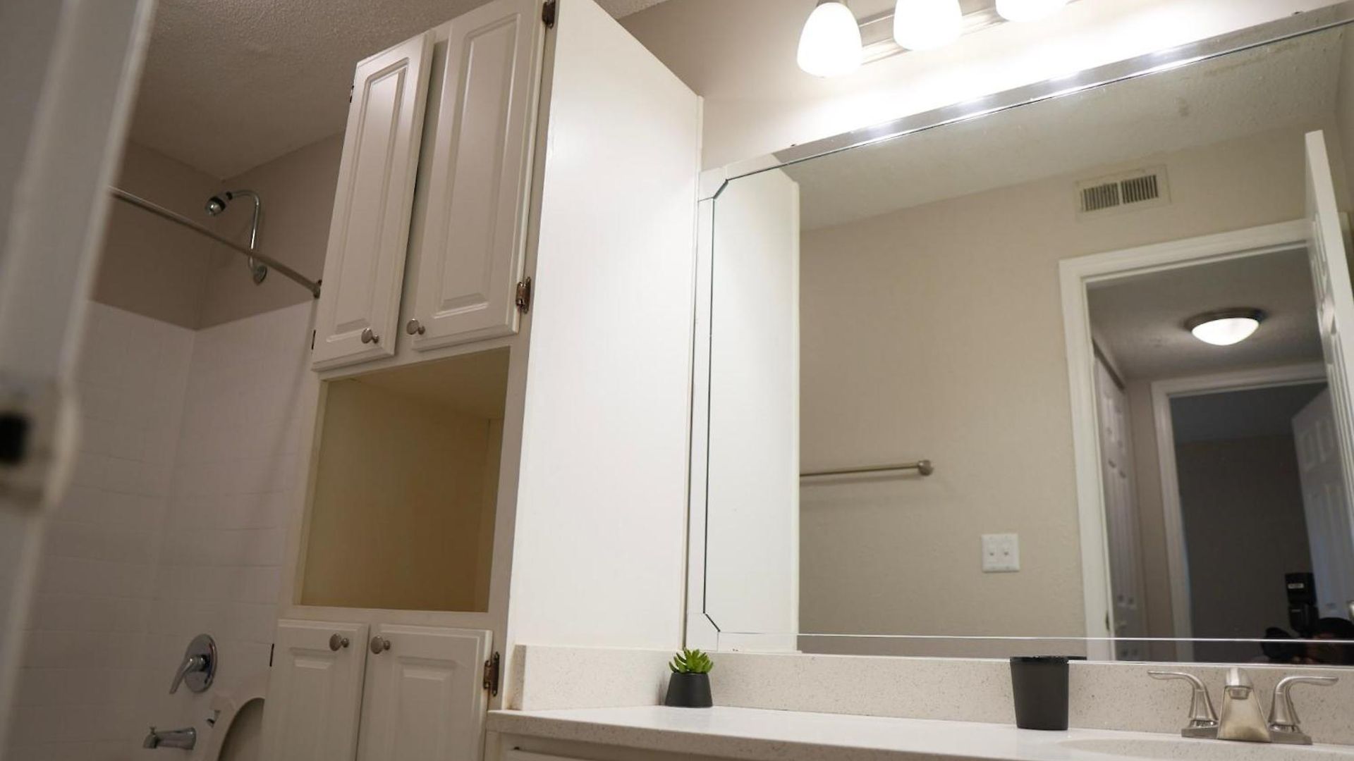 Deluxe Luxury & Convenience Apartment *