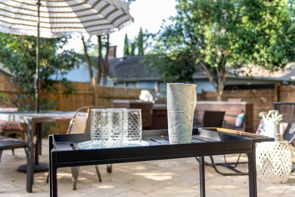 Elizabeth Bungalow, Fenced Yard, Fireplaces, Grill Holiday home *