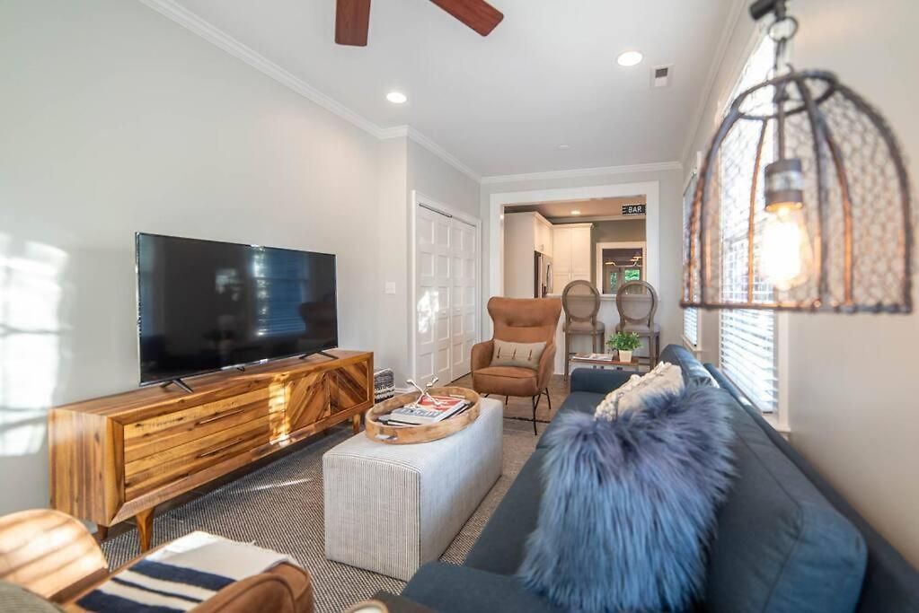 Elizabeth Bungalow, Fenced Yard, Fireplaces, Grill * Charlotte
