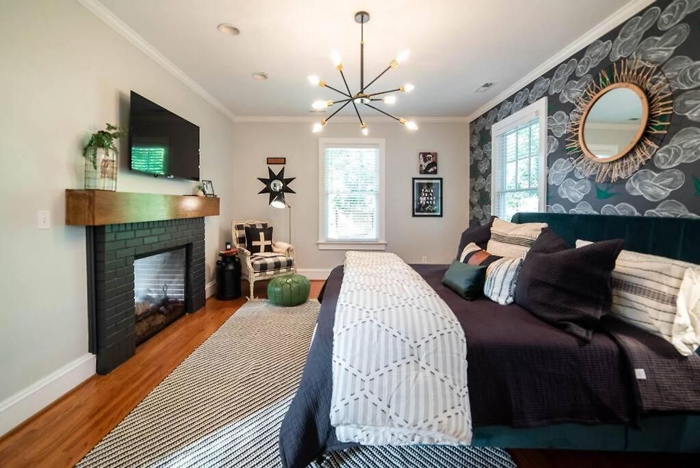 Elizabeth Bungalow, Fenced Yard, Fireplaces, Grill Holiday home *
