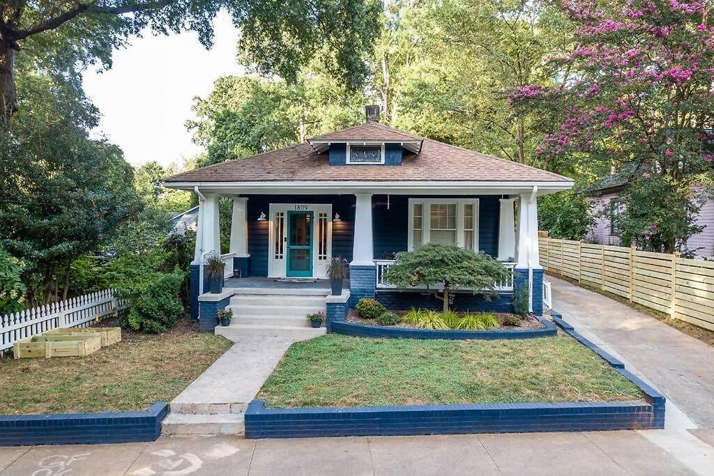 Elizabeth Bungalow, Fenced Yard, Fireplaces, Grill Holiday home Charlotte