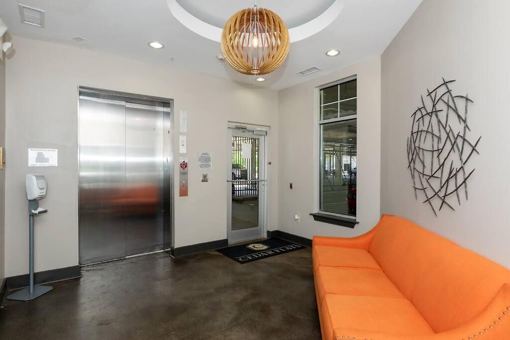 2ba/2br Uptown Loft 5 Mins To Panthers Stadium_319