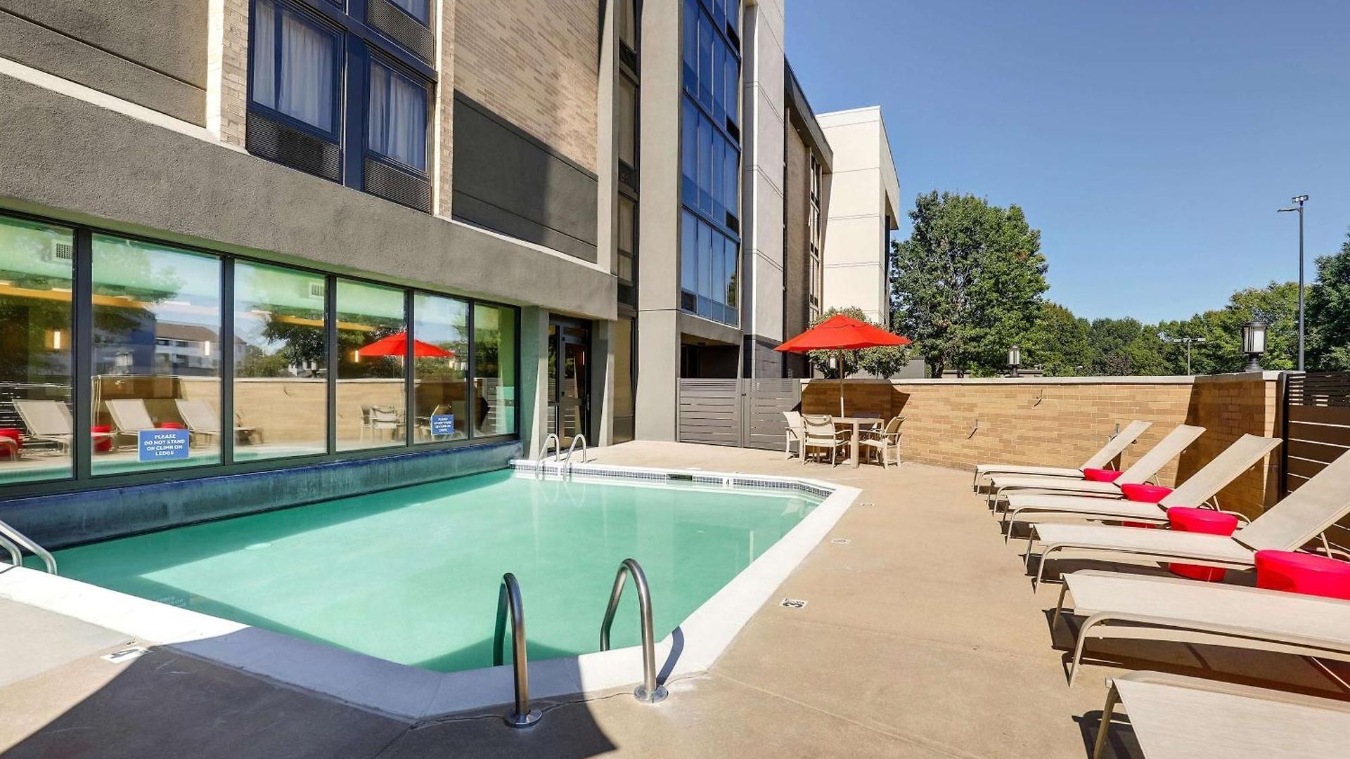Drury & Place Hotel 3*