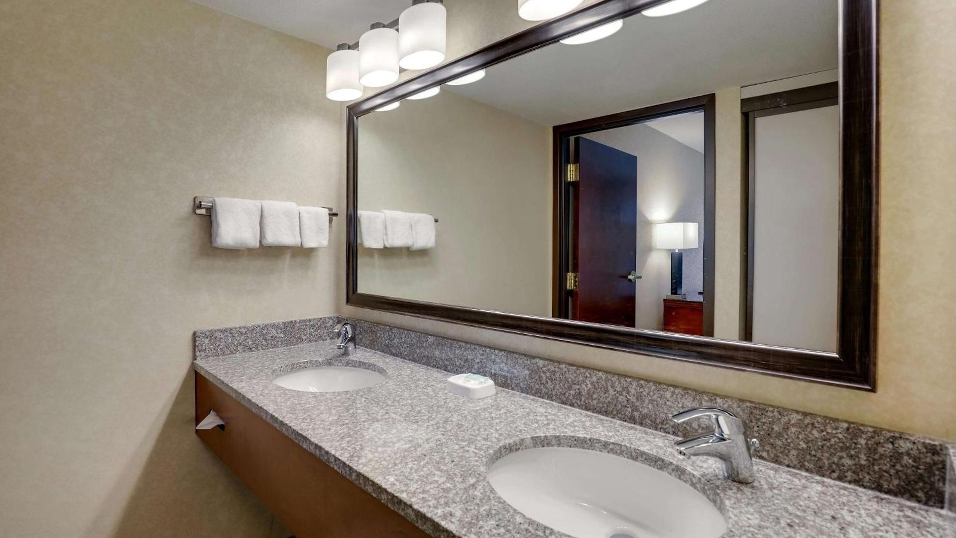 Hotel Drury & Place Charlotte