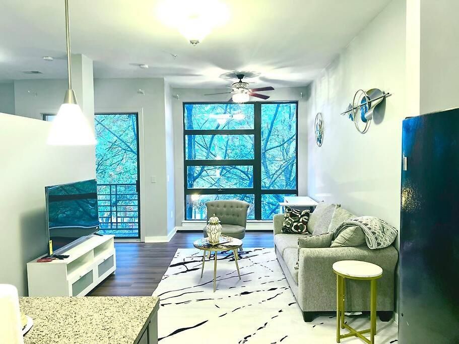 Beautiful Uptown Adventure *