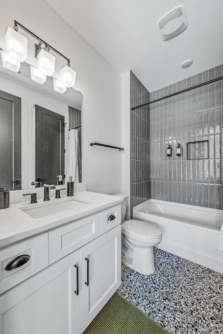 Modern 4br Retreat In Uptown! Holiday home Charlotte