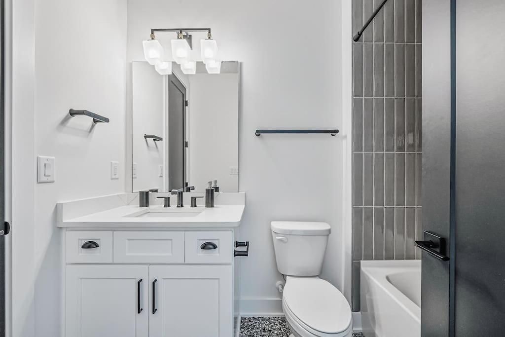 Modern 4br Retreat In Uptown! Holiday home *