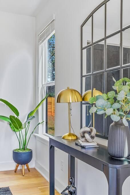 Modern 4br Retreat In Uptown! *