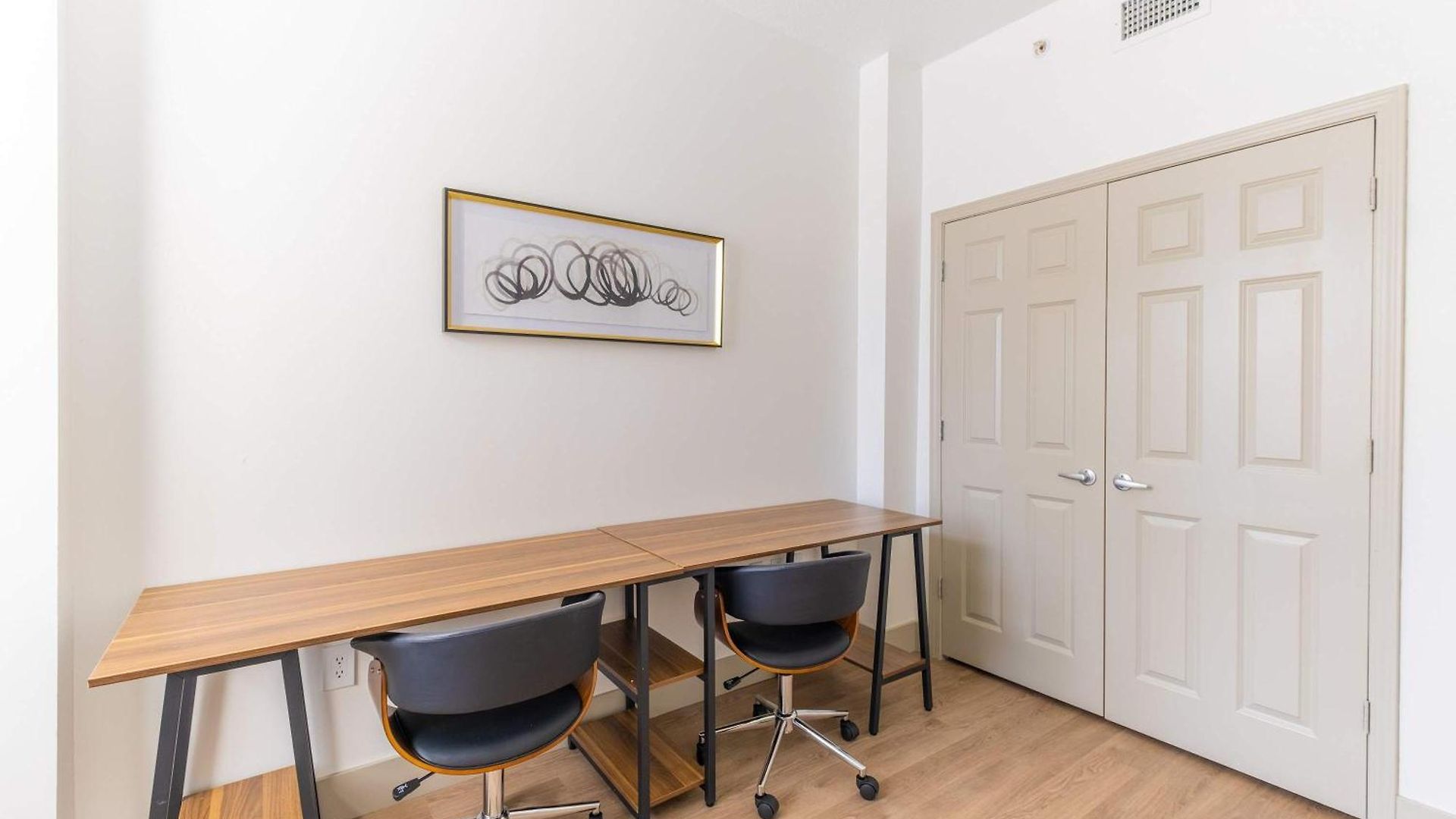 3br Modern Downtown With Gym & Office Apartment *