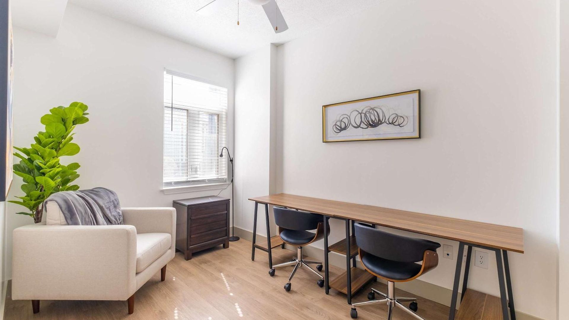 Apartment 3br Modern Downtown With Gym & Office