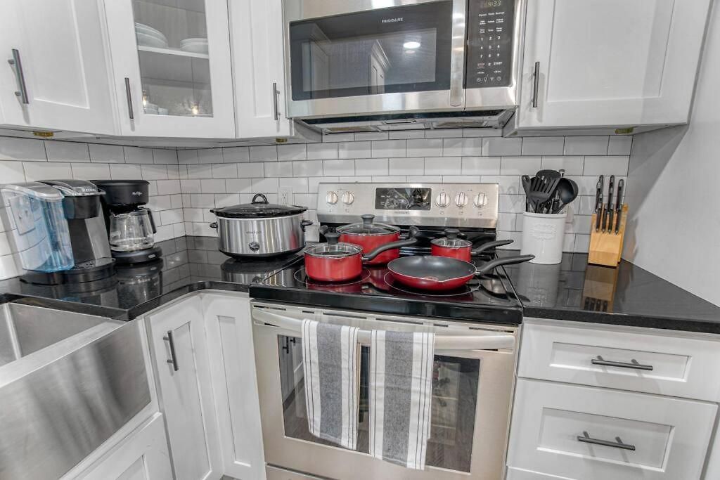 Holiday home Uptown Oasis, Hot Tub, Swing Chairs, Fire Pit, Gazebo *