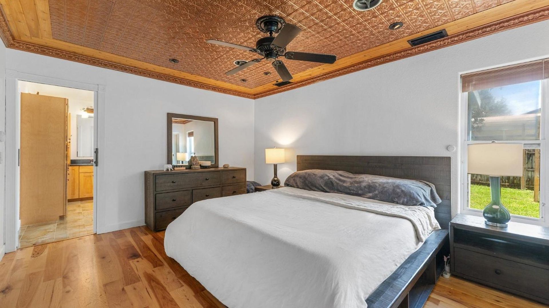2 Bed Sleeps 4 With Free Parking * Charlotte