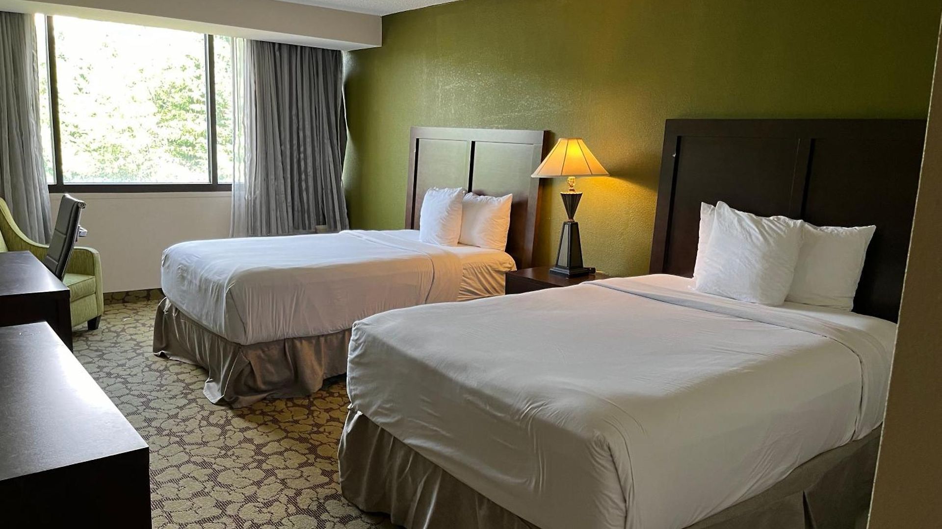 Hotel Ramada Plaza By Wyndham South End Airport 3*