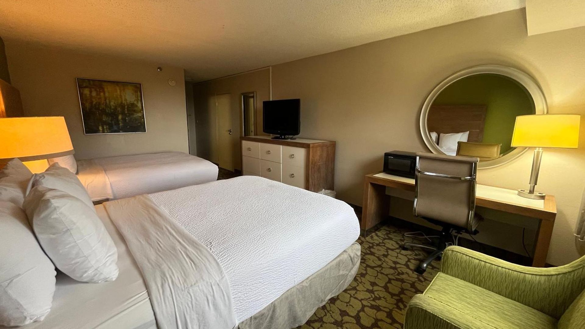 Ramada Plaza By Wyndham South End Airport 3*