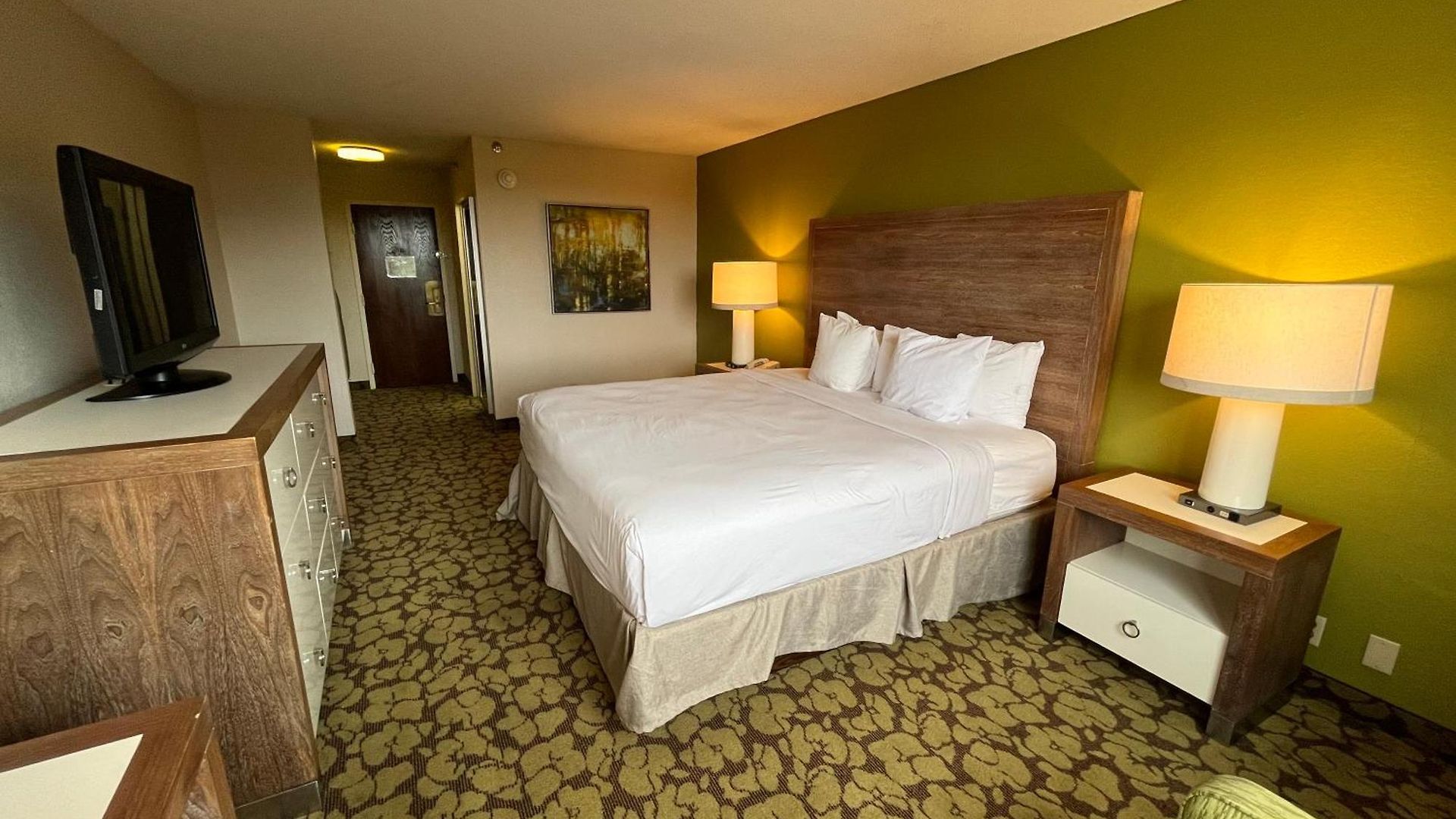 Ramada Plaza By Wyndham South End Airport 3*