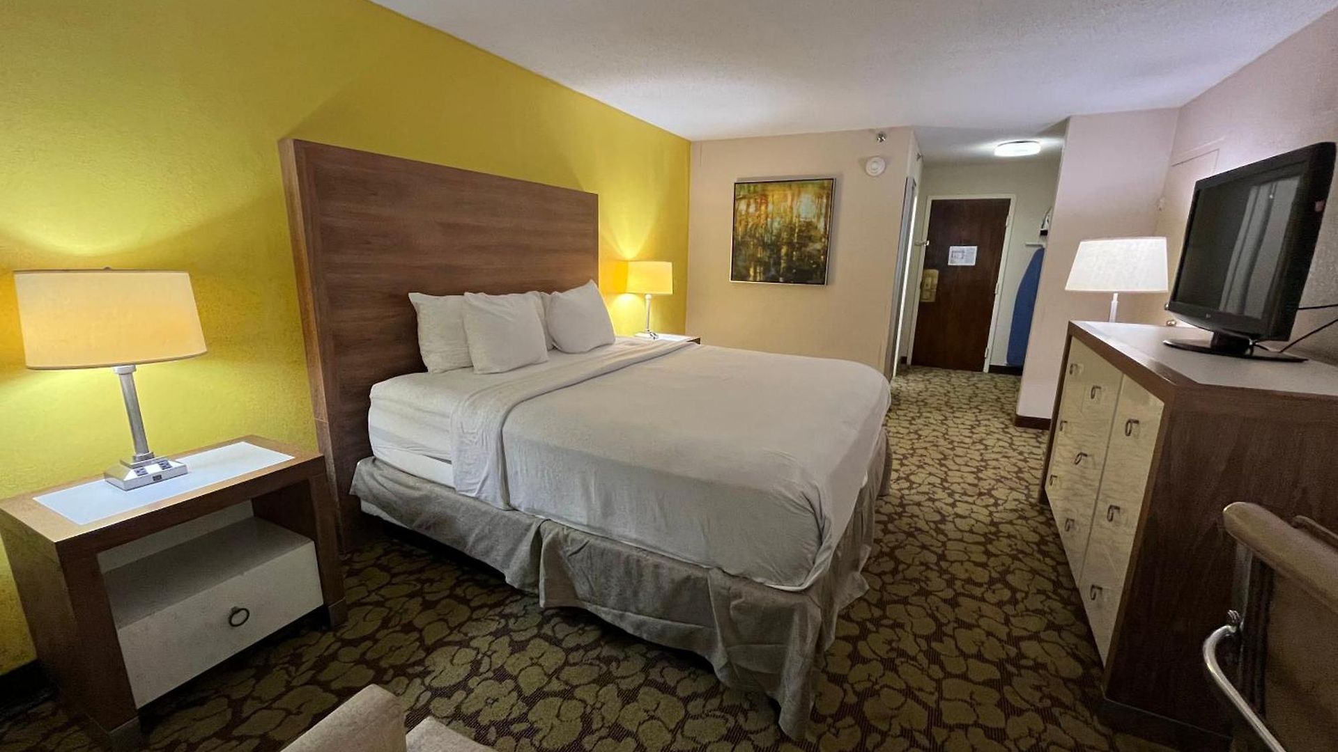 Ramada Plaza By Wyndham South End Airport Hotel 3*