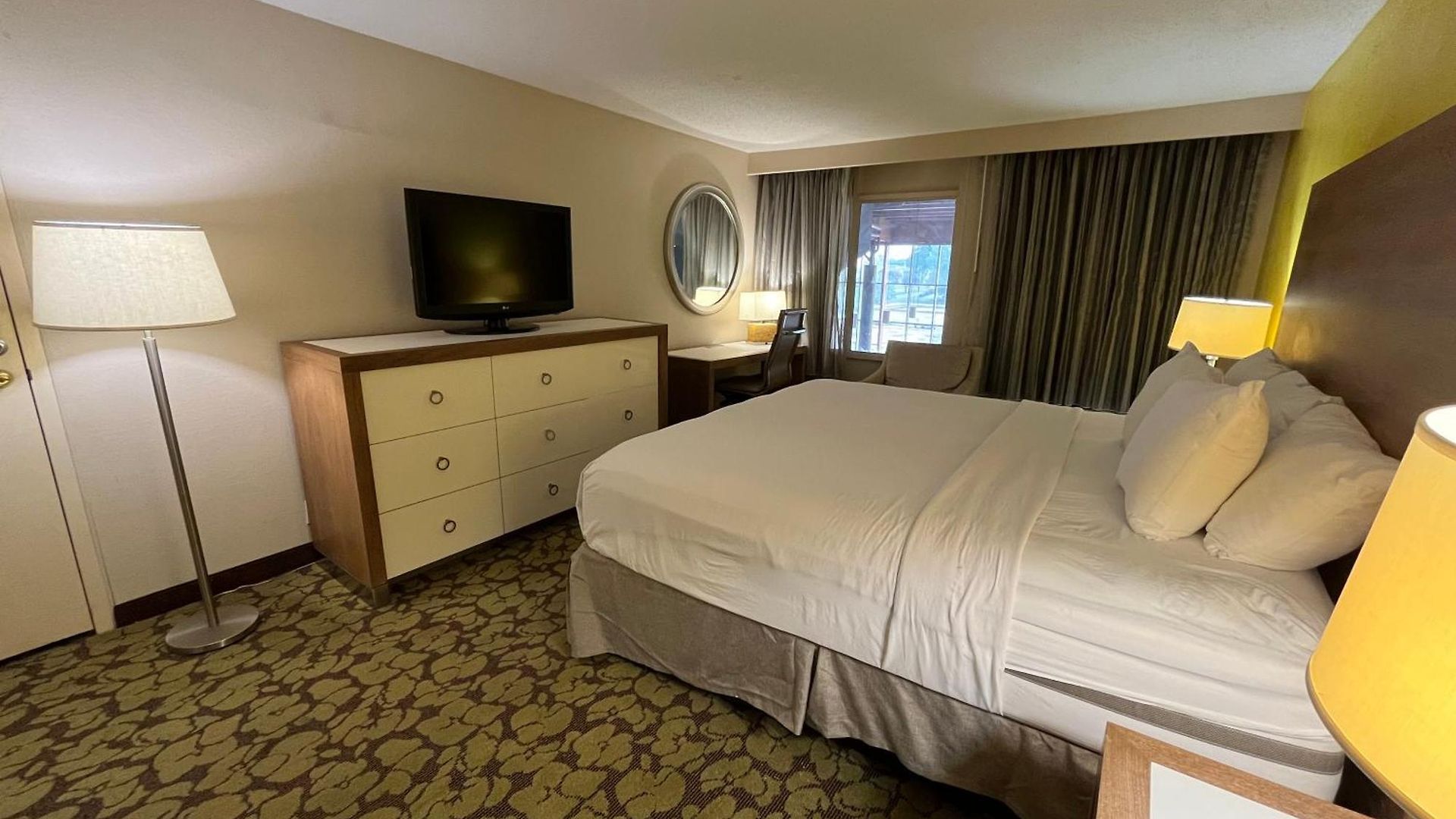 Ramada Plaza By Wyndham South End Airport 3*