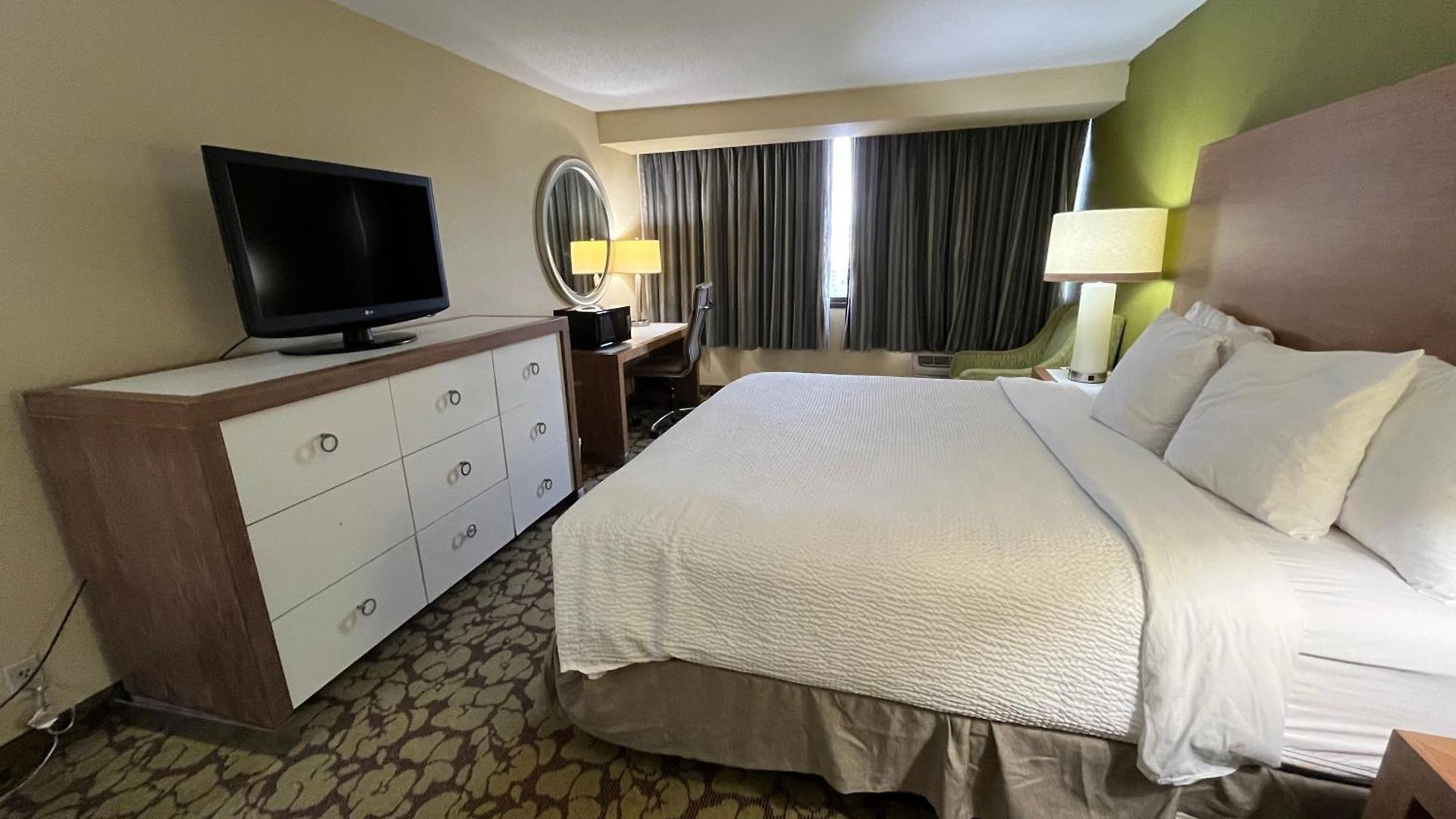 Ramada Plaza By Wyndham South End Airport Hotel 3*