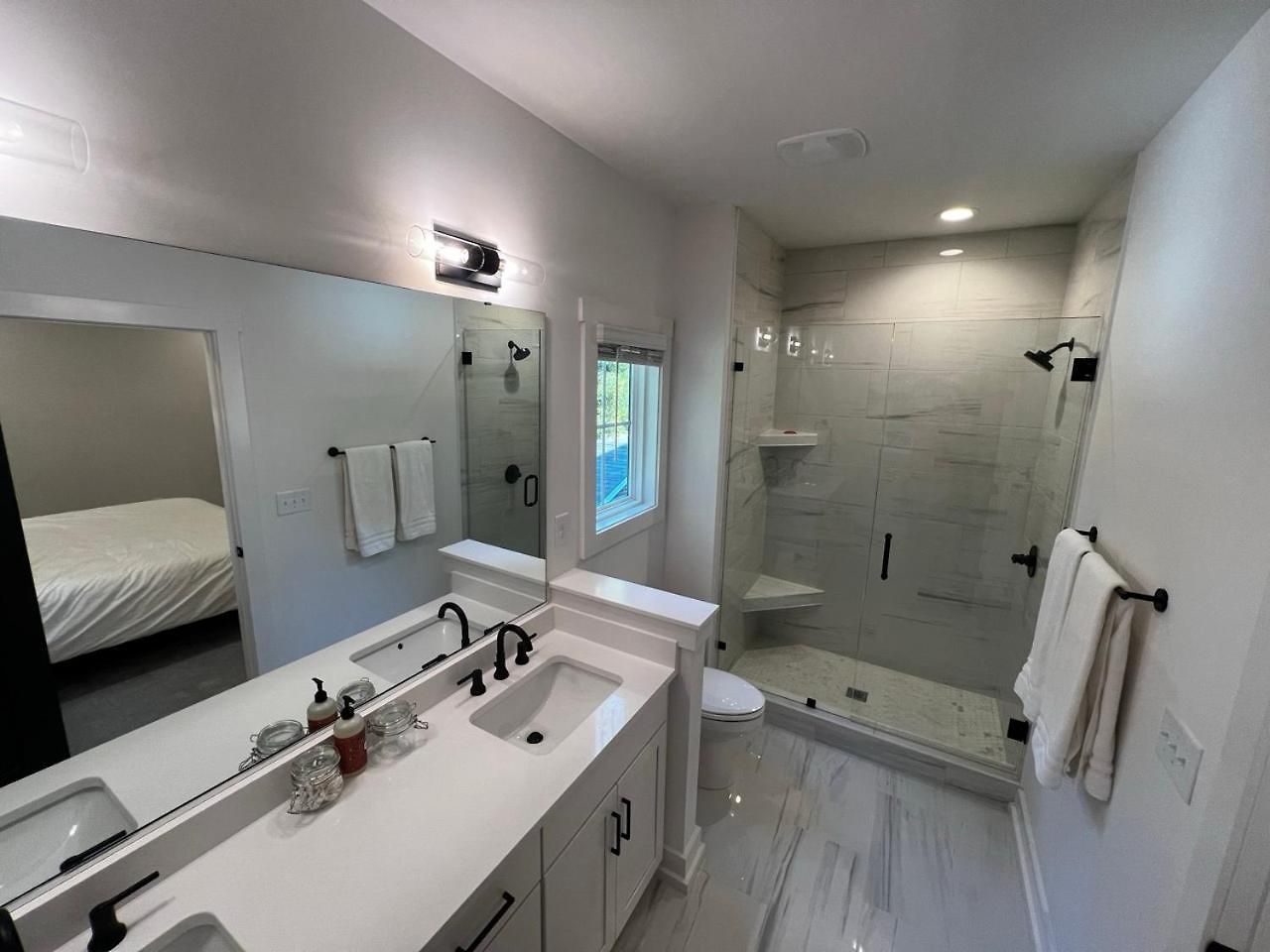 Spacious And Comfy Clt Retreat Holiday home *