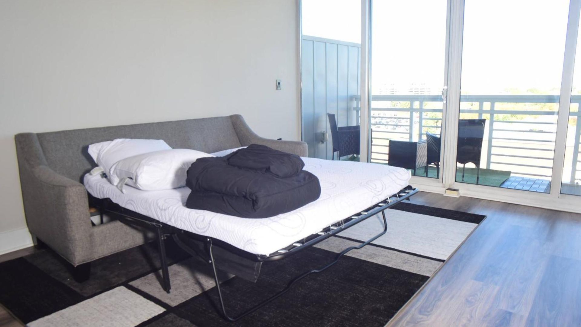 Perfect Uptown Loft-2 Min Walk To City's Spots *