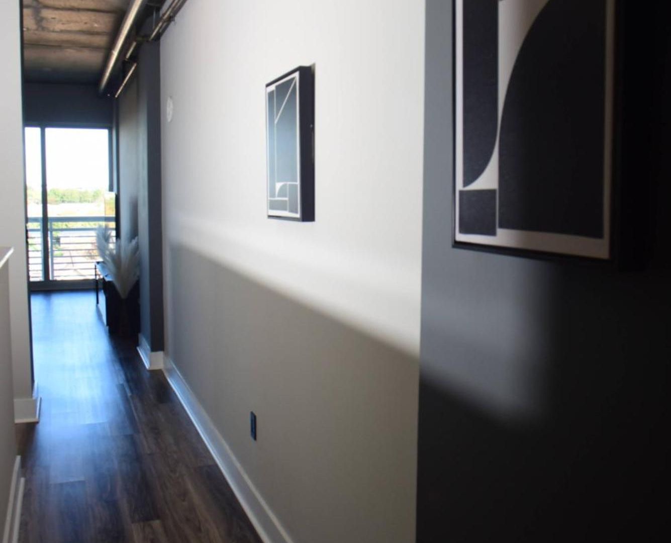 Perfect Uptown Loft-2 Min Walk To City's Spots *