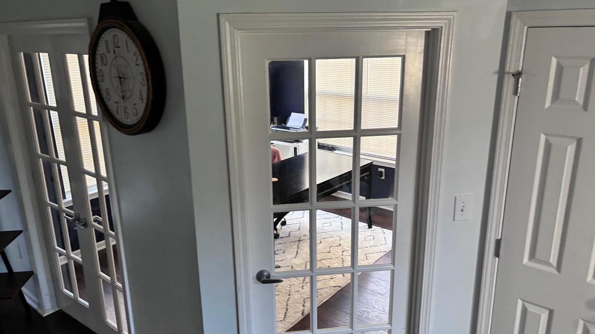 Spacious 4 Bdrm Fenced Yard With Garage