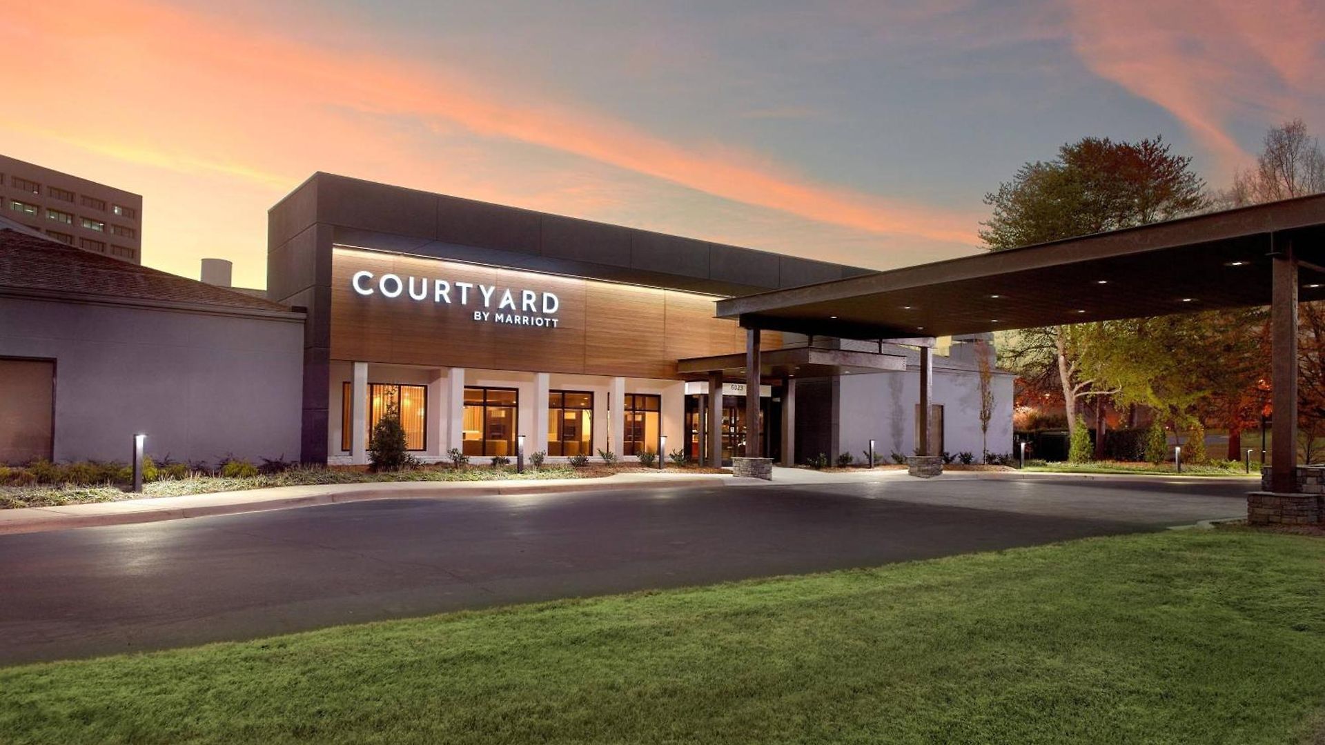 Hotel Courtyard Southpark 3*