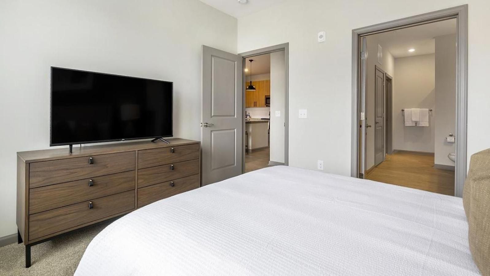 Landing Modern With Amazing Amenities Charlotte